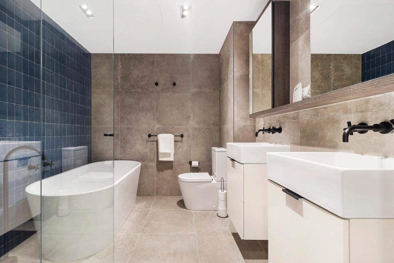 Offline - Stunning 3br With Views Apartment *