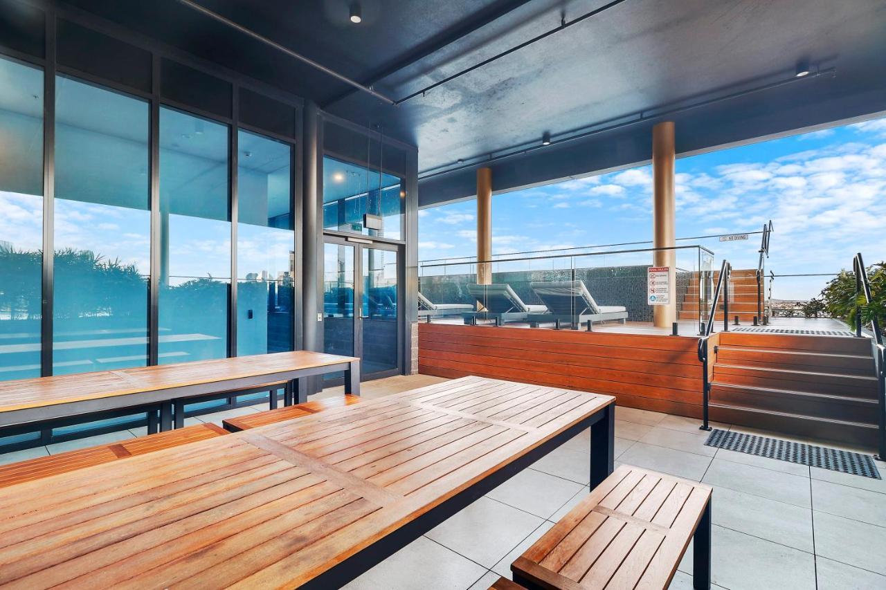 Offline - Stunning 3br With Views Apartment *
